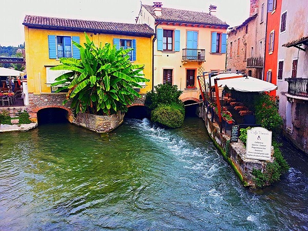 Borgetto sul Mincio is a tiny little village, only a short distance away from Lake Garda and this is one village you do not want to miss. 